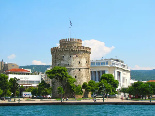 Ανοιξιάτικο τοπίο στη φύση για ταξίδι και χαλάρωση.