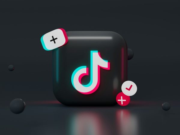 Το viral «link-up» που ξέφυγε: Πώς το TikTok προκάλεσε χάος