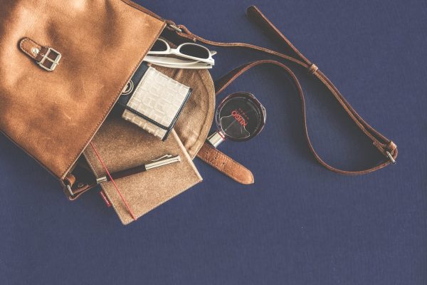 3 hacks για να οργανώσεις τέλεια την τσάντα σου