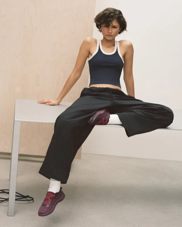 Η Zendaya παρουσιάζει τη νέα, πιο σύγχρονη εκδοχή του sportswear με άνεση και στυλ.