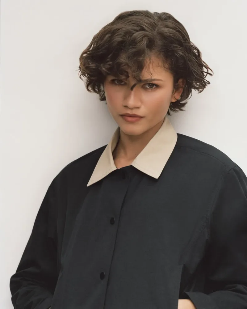 Η Zendaya παρουσιάζει τη νέα, πιο σύγχρονη εκδοχή του sportswear με κομψό αέρα.