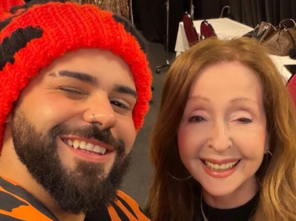 Eurovision 2026: Η συγκινητική συνάντηση του Ακύλα με τη Βίκυ Λέανδρος πριν τον Α’ Ημιτελικό