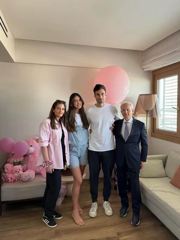 https://www.instagram.com/annaprelevic/?utm_source=ig