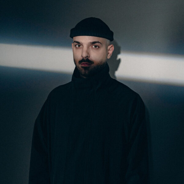 APON: Κάνει «καντάδα» μέσα από το νέο του video clip!