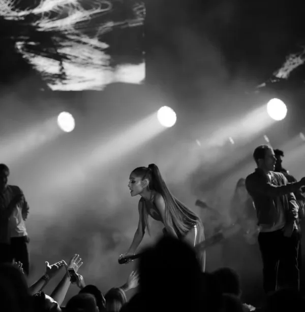 https://www.instagram.com/arianagrande/