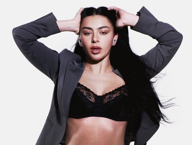 Η απόλυτη αποθέωση της Olivia Rodrigo από την Charli XCX – Το viral σχόλιο