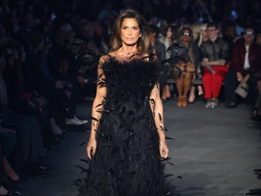 Η μεγάλη επιστροφή της Cindy Crawford – Εντυπωσίασε στην πασαρέλα του οίκου Gucci