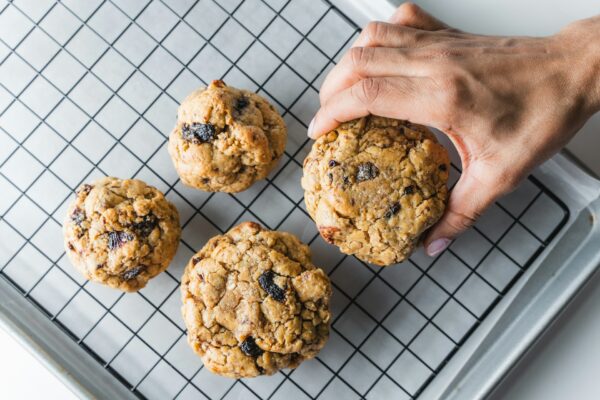 Scoop cookies: Πώς να φτιάξεις τα viral μπισκότα που έχουν κατακτήσει τα social media