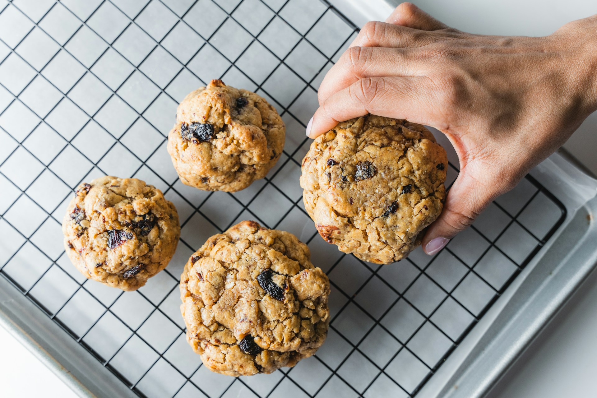 Scoop cookies: Πώς να φτιάξεις τα viral μπισκότα που έχουν κατακτήσει τα social media