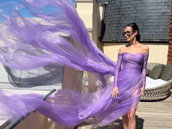 Κάννες 2026: Η ανάρτηση της Demi Moore που έγινε το πιο κομψό viral moment του φεστιβάλ