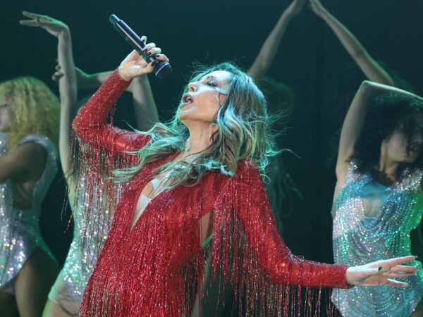 «Να Μ’ Αγαπάς»: Το νέο τραγούδι της Δέσποινας Βανδή θα γίνει το απόλυτο καλοκαιρινό hit