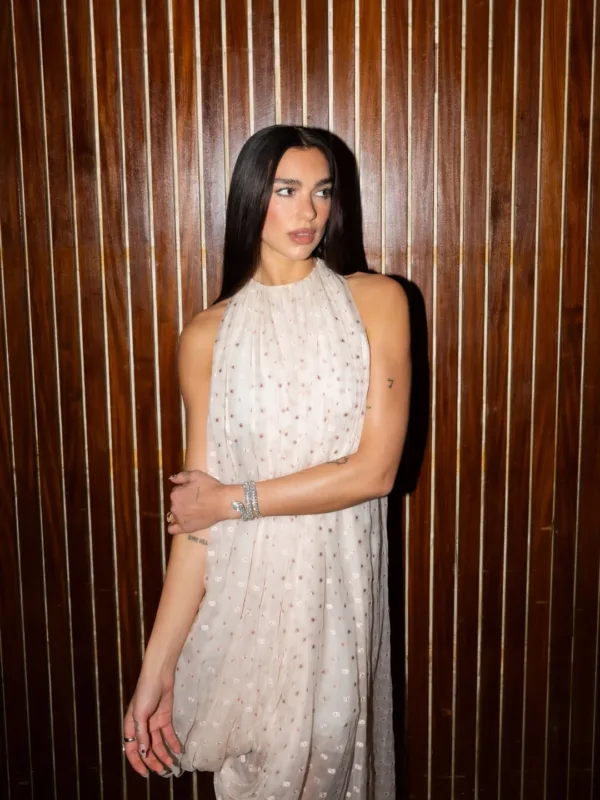 https://www.instagram.com/dualipa/