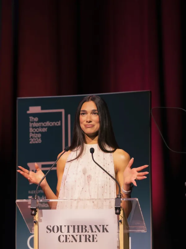 https://www.instagram.com/dualipa/