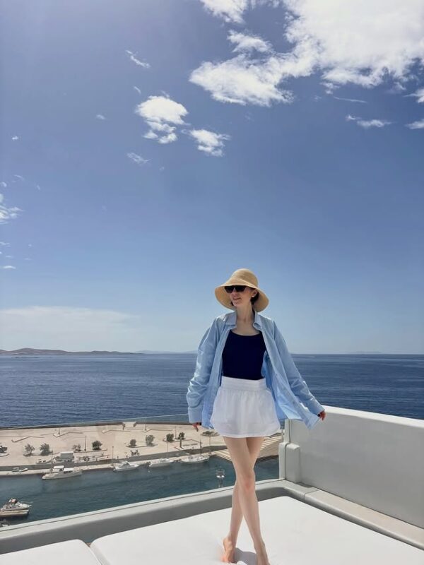 https://www.instagram.com/lilyjcollins/