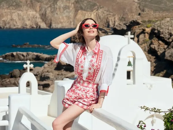 https://www.instagram.com/lilyjcollins/