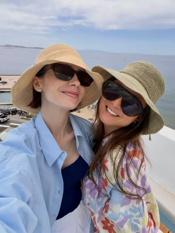 https://www.instagram.com/lilyjcollins/