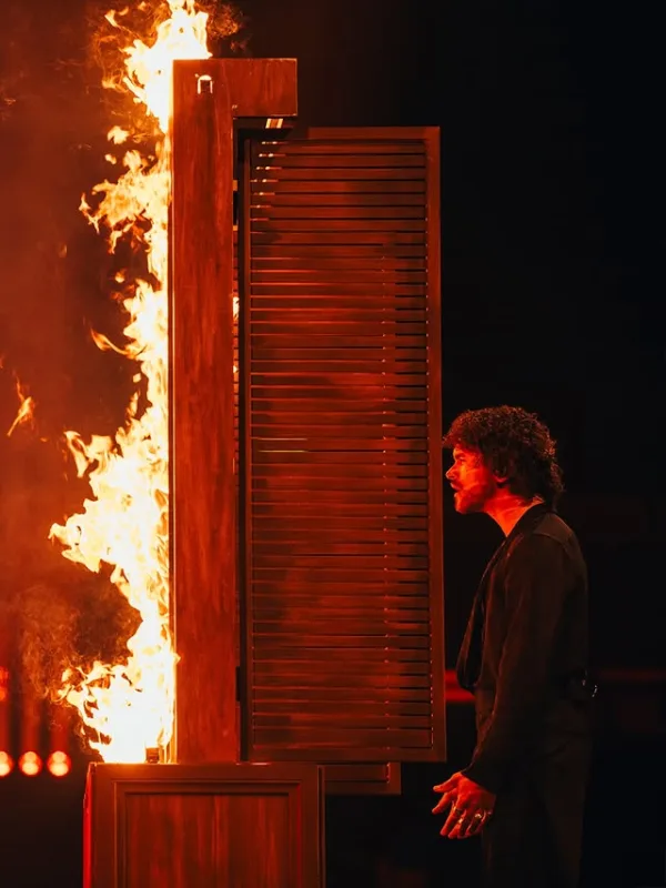 Ζωντανή εμφάνιση της Φινλανδίας στη Eurovision 2026 με βιολί και εντυπωσιακή σκηνική παρουσία.
