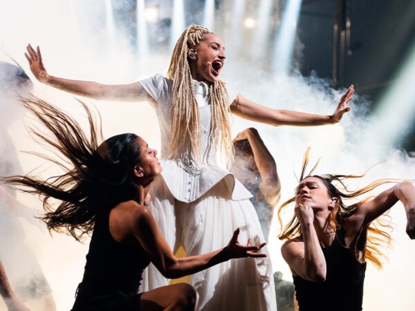 Eurovision 2026: Μαθήματα «γαλλικής φινέτσας» και φωνητικής υπεροχής από την Monroe της Γαλλίας