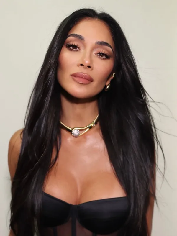 https://www.instagram.com/nikki_makeup/?hl=el