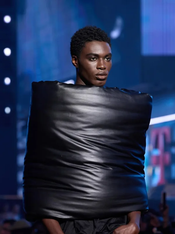 https://www.instagram.com/gucci/?hl=el