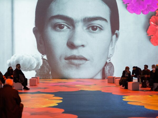 «Frida Kahlo: Beyond the Icon»: Παρατείνεται η έκθεση-εμπειρία στον «Ελληνικό Κόσμο»