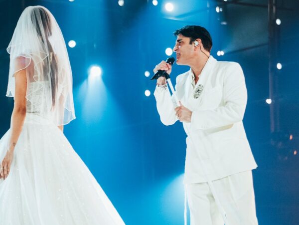 Eurovision 2026: Η Ιταλία και ο Sal Da Vinci «μετέφεραν» τη Νάπολη στη Βιέννη στον Α’ Ημιτελικό