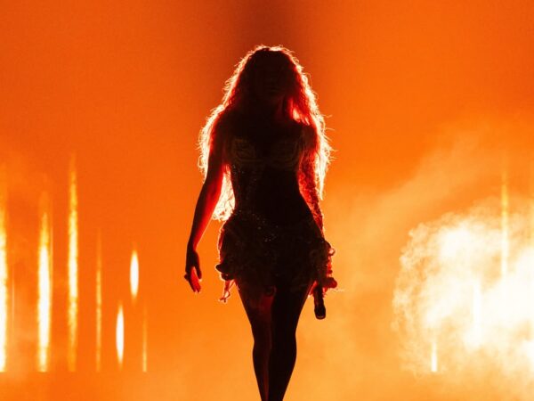 Eurovision 2026: Η Αντιγόνη «έβαλε φωτιά» στη Βιέννη με το «Jalla»