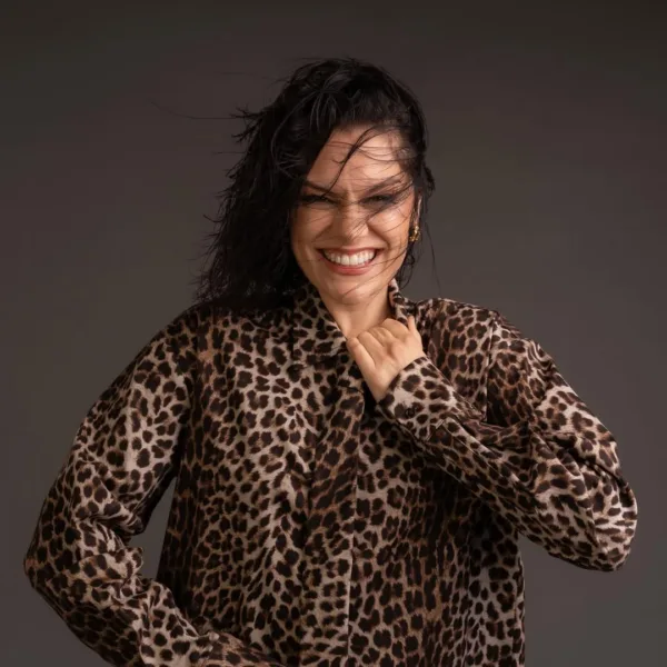 https://www.instagram.com/jessiej/