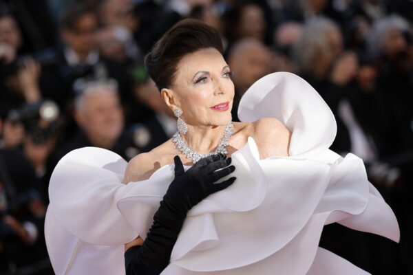 Ποιο είναι το μυστικό νεότητας της Joan Collins – Εντυπωσίασε στις Κάννες