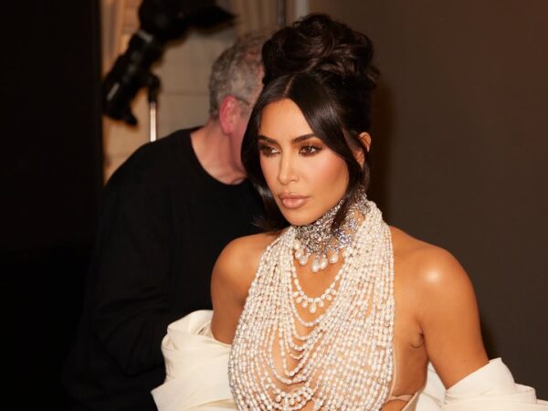 Η Kim Kardashian στο Grand Prix του Μονακό – Η στιγμή που μαγνήτισε τα φλας και το βάθρο του Lewis Hamilton