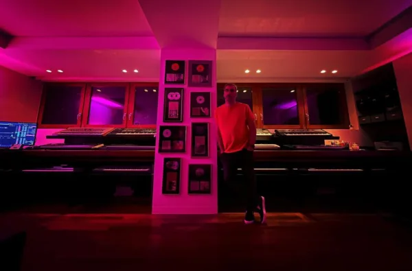 https://www.instagram.com/dimitriskontopoulos/
