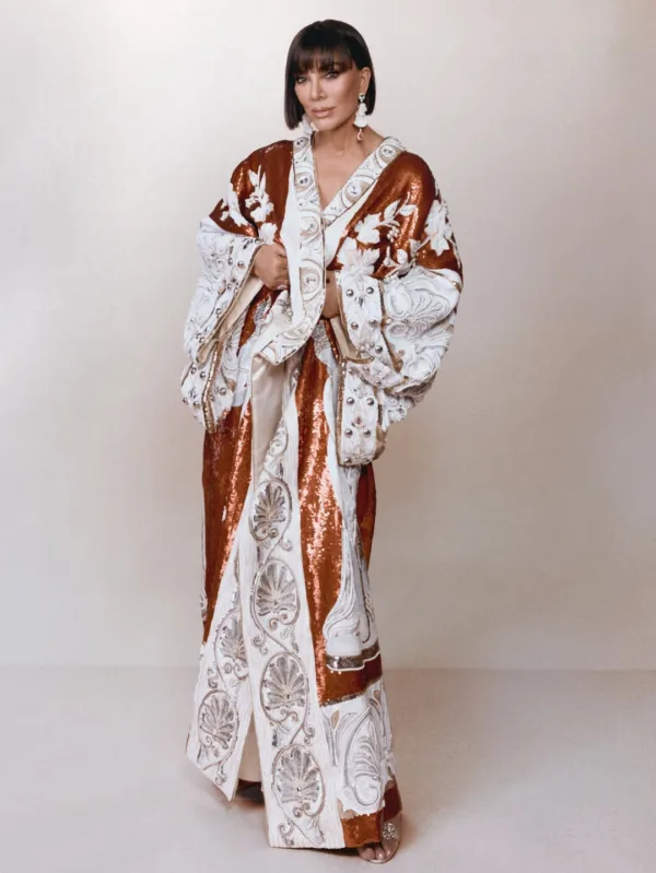 Η Kris Jenner με εντυπωσιακό καφτάνι στο Met Gala.