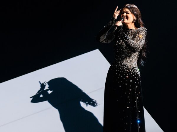 Eurovision 2026: Η Λετονία είχε το πιο «επικίνδυνο» σκηνικό του Β’ Ημιτελικού