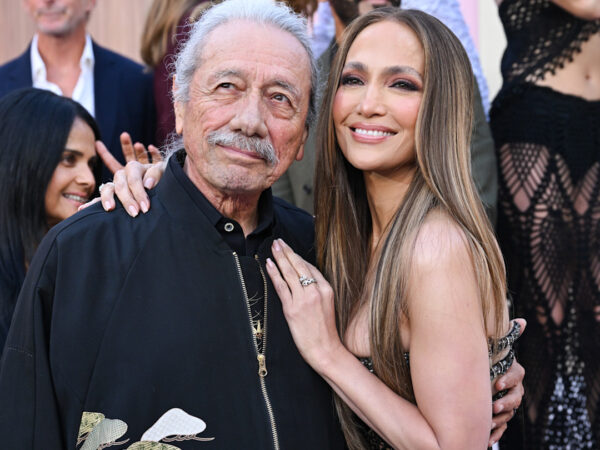 Jennifer Lopez – Edward James Olmos: Ξανά μαζί 30 χρόνια μετά το θρυλικό «Selena»