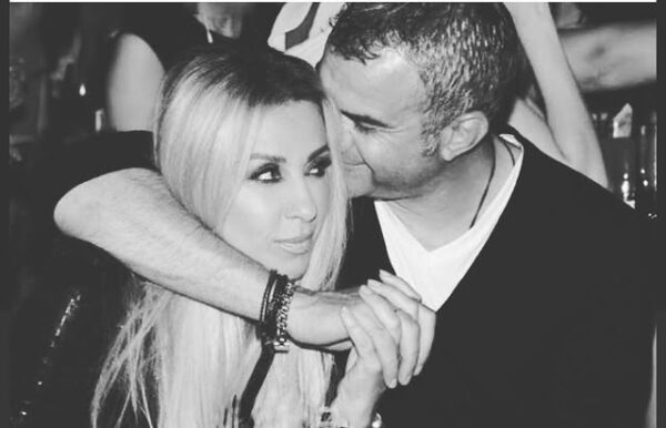 Ο Τραϊανός Δέλλας και η Γωγώ Μαστροκώστα σε τρυφερή στιγμή, με αφορμή τη συγκινητική ανάρτηση του ποδοσφαιριστή.