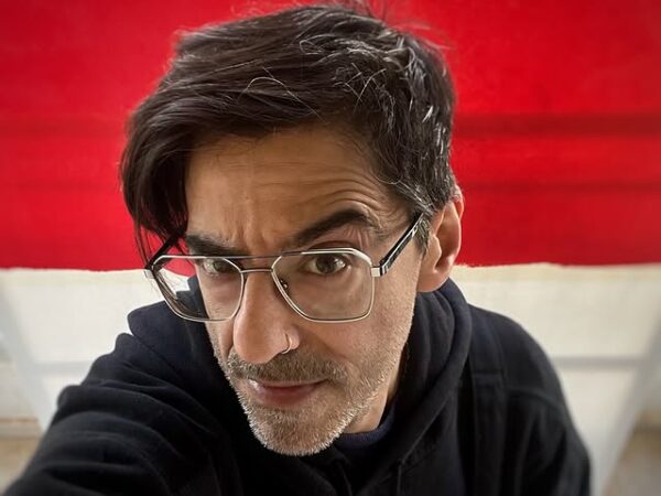 «Ήμασταν παρέα, αλλά η μουσική μάς ένωσε» – Η αποκάλυψη του Μιθριδάτη για τα Ημισκούμπρια