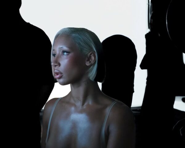 Από τα ραδιόφωνα στην Ευρώπη με τη Doja Cat – Το comeback της Naomi Sharon με το «Better Days»