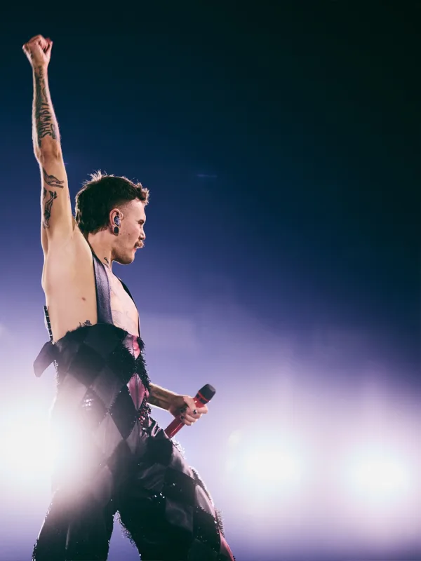 https://www.instagram.com/jonas.lovv/