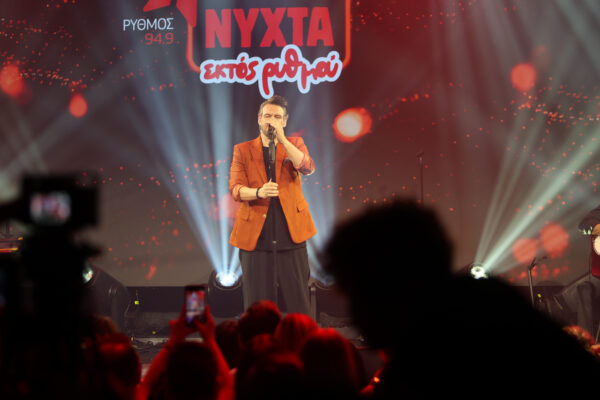 Ο Πάνος Κιάμος σε ένα μοναδικό μουσικό show με τίτλο «Νύχτα εκτός ρυθμού» στον ΑΝΤ1.