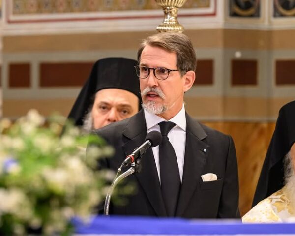 Ο Παύλος του Γκλύξμπουργκ μιλάει σε δεξίωση στο Buckingham για τα 50 χρόνια του King’s Trust.