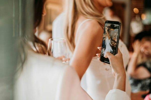 Αυθόρμητες φωτογραφίες; Το TikTok trend που θα αλλάξει το προφίλ σου