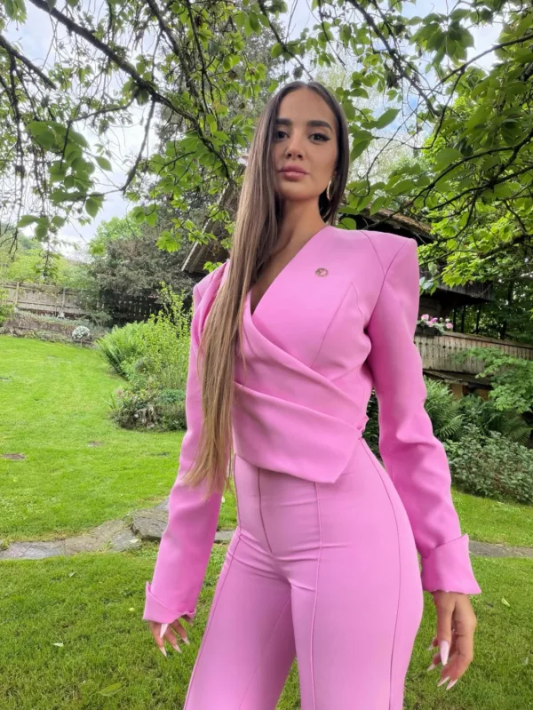 https://www.instagram.com/ria_ellinidou/