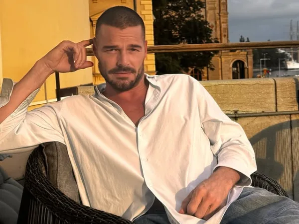 https://www.instagram.com/ricky_martin/?hl=el