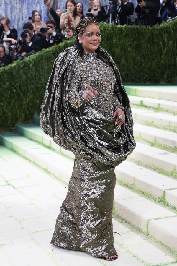 Εντυπωσιακή εμφάνιση στο κόκκινο χαλί του Met Gala 2026.