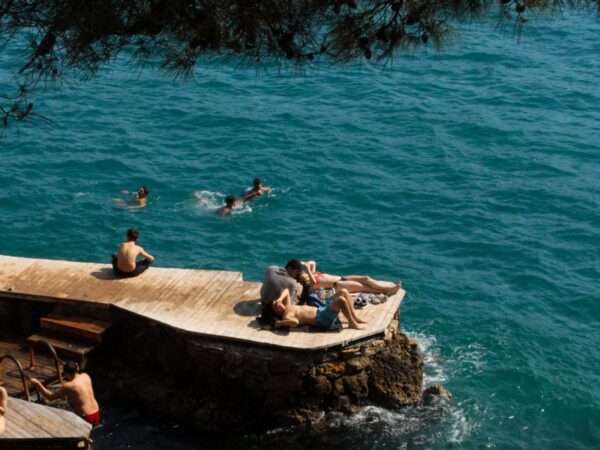 Summer checklist: 3 οικονομικά gadgets που σώσουν στις διακοπές σου