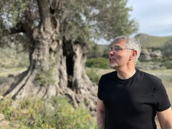 Πορτρέτο του Θοδωρή Αθερίδη από τον επίσημο λογαριασμό του στο Instagram.