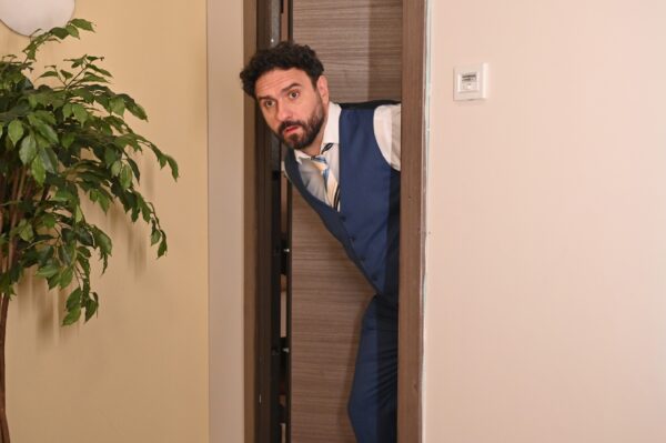 «Το Σόι σου»: Η ερωτευμένη συνάδελφος που ταράζει τις ισορροπίες!