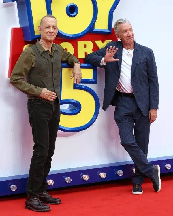https://www.instagram.com/entertainmenttonight/
