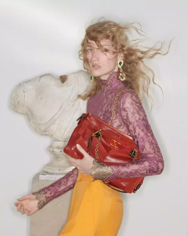 https://www.valentino.com/
