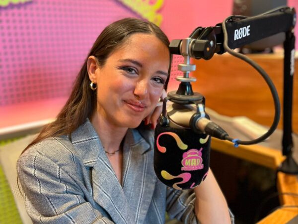 Η Αιμιλία Καναρέλη στο Mad Radio 106,2: «Η μουσική για εμένα είναι ο φύλακας αγγελός μου, η πανοπλία μου!»